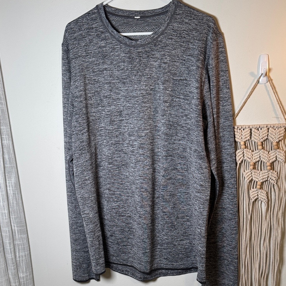 EUC Lululemon Athletica Men's Heather Gray Long Sleeve Athletic Tee XL